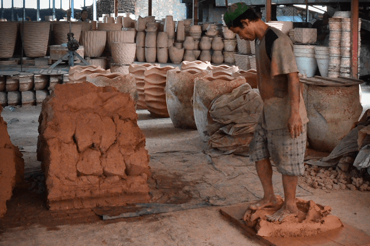 Sản xuất gốm thủ công ở Bình Dương